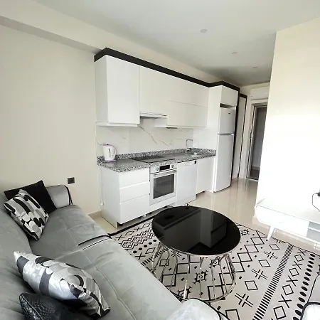 アパート Brand New 1+1, 70 M Sea, Luxury Complex, Large Pool, Tenis, Garage, Gym